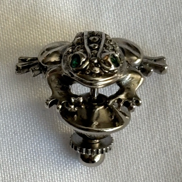 Avon Vintage Frog Brooch | Articulated Frog Pin | Green Rhinestone Eyes - Picture 3 of 7